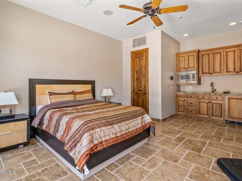 b0e952496d59e80f4e6cda4cf3f07fcc-uncropped_scaled_within_1536_1152